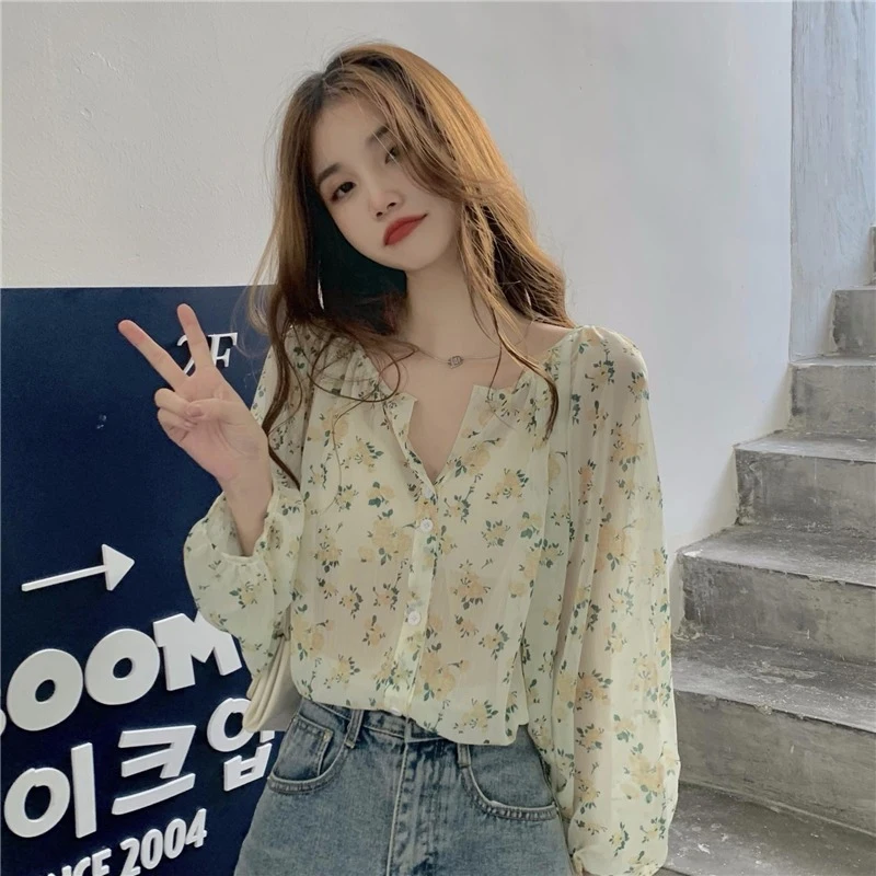 

Floral Print Chiffon Bubble Sve irt Women's ort Sve Thin Summer 2023 Design Korean Sle V-ne Loose Fit Top