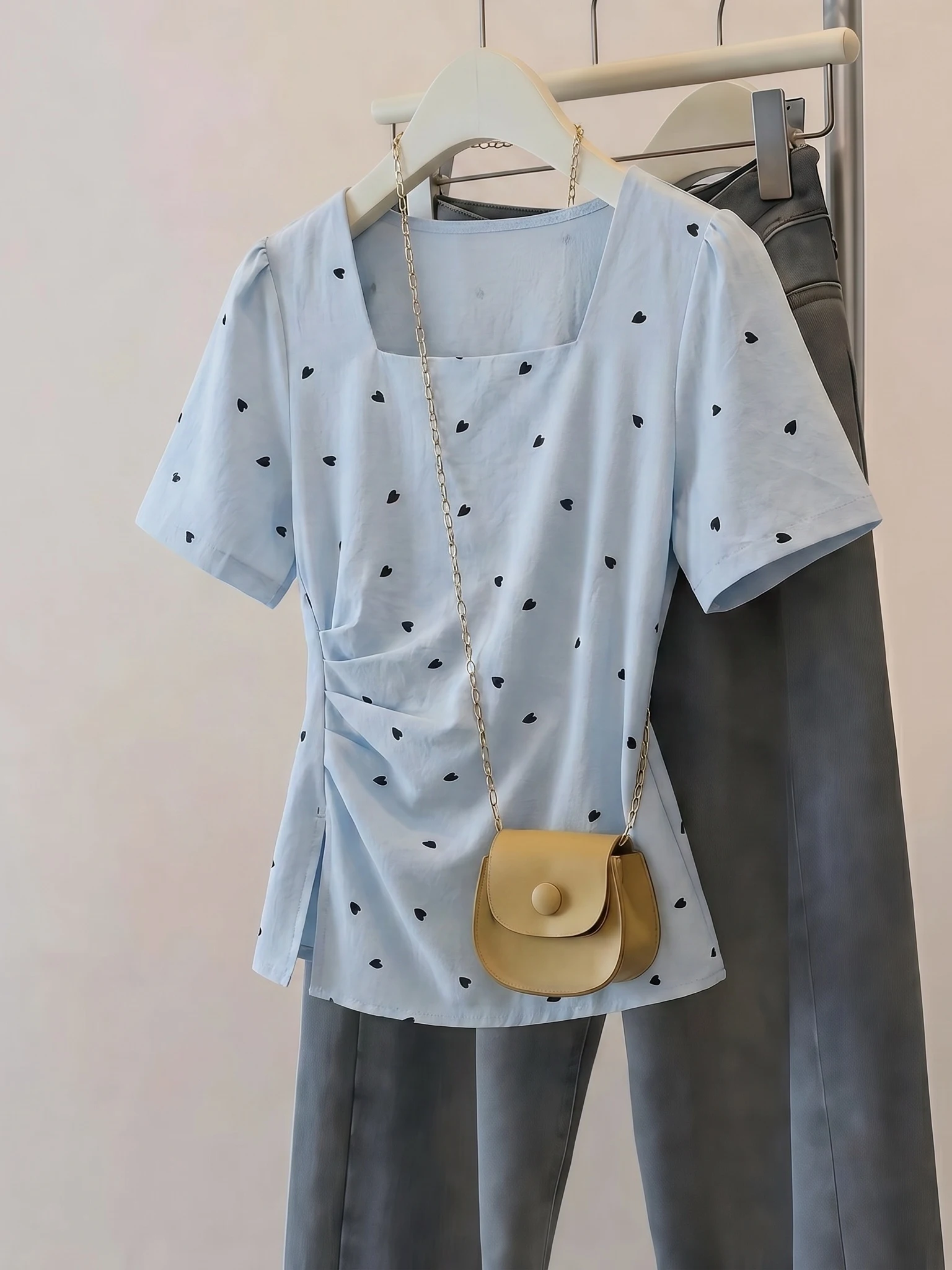 Light Blue Heart Square Collar Short Sleeve Women's T-shirt Waist Cinching Shoulder Width Regular Summer New Style Korean Ver...