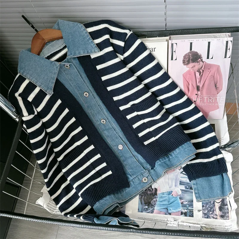 เสื้อสเวตเตอร์เดนิมลายปะติดสำหรับผู้หญิง สไตล์หลวมๆ ใส่สบายๆ สำหรับฤดูใบไม้ร่วงและฤดูหนาว ลายทางถักแบบคาร์ดิแกน ปกเสื้อแบบปกเชิ้ต แขนยาว ดูหรูหรา