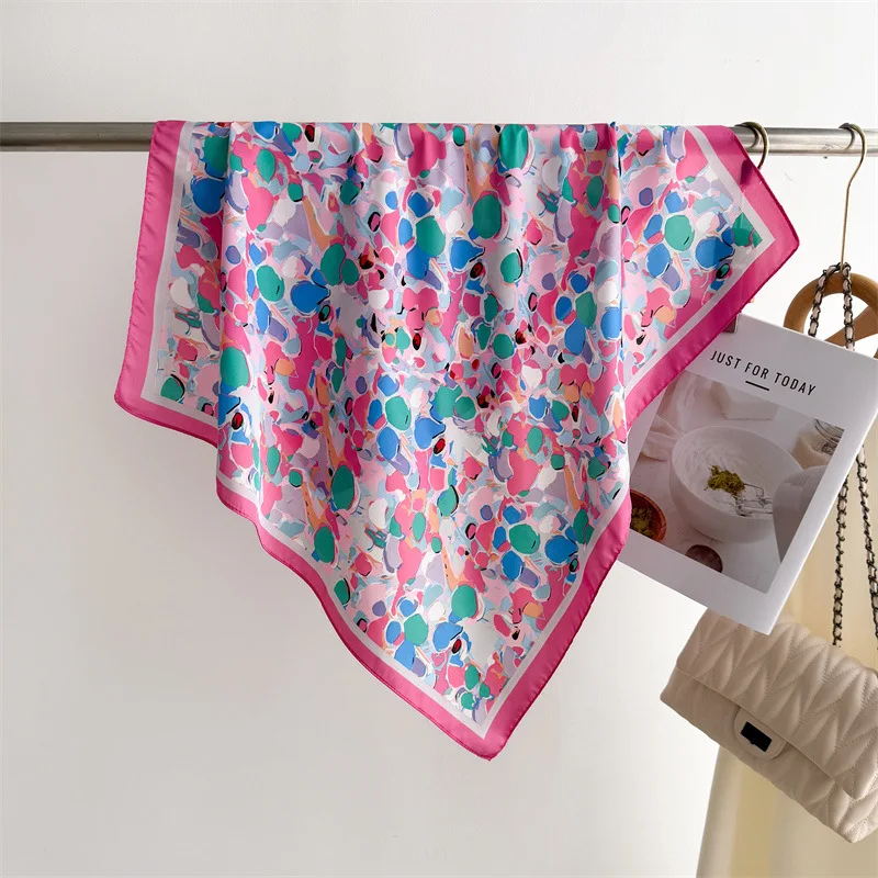 1 Stück Seidenschal für Damen, bedruckte Seidenschals, Bandanas, luxuriöser Hijab, Halstuch, eleganter Reiseschal, Wickeltuch, Taschenband