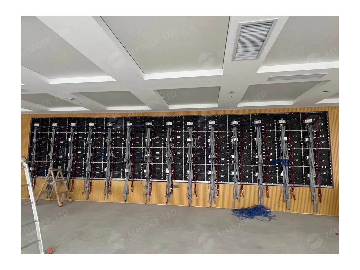 P2.5 640x480mm Indoor LED Rental Screen Factory Direct Sales for Party Wedding Backdrop