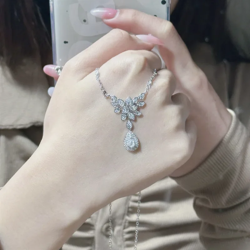 

MDL Муассанит Стиль Высокое Ювелирное Изделие Сверкающее Имитация Бриллианта Ожерелье 18 К Микро Цирконий Цветок Пламя Свадебный Кулон