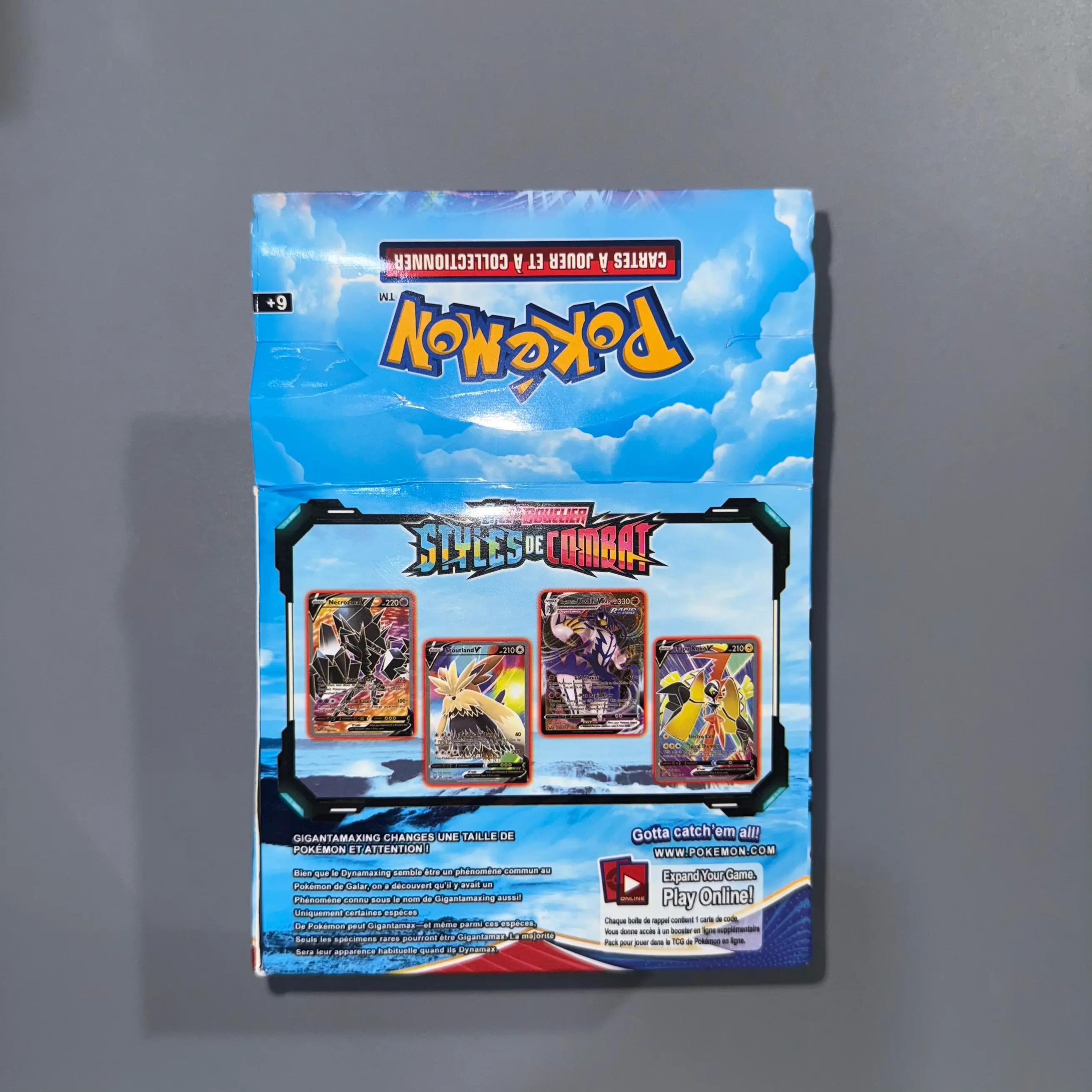 Brilliant debut! French version of Pok é mon 'Battle Style' series featured card display