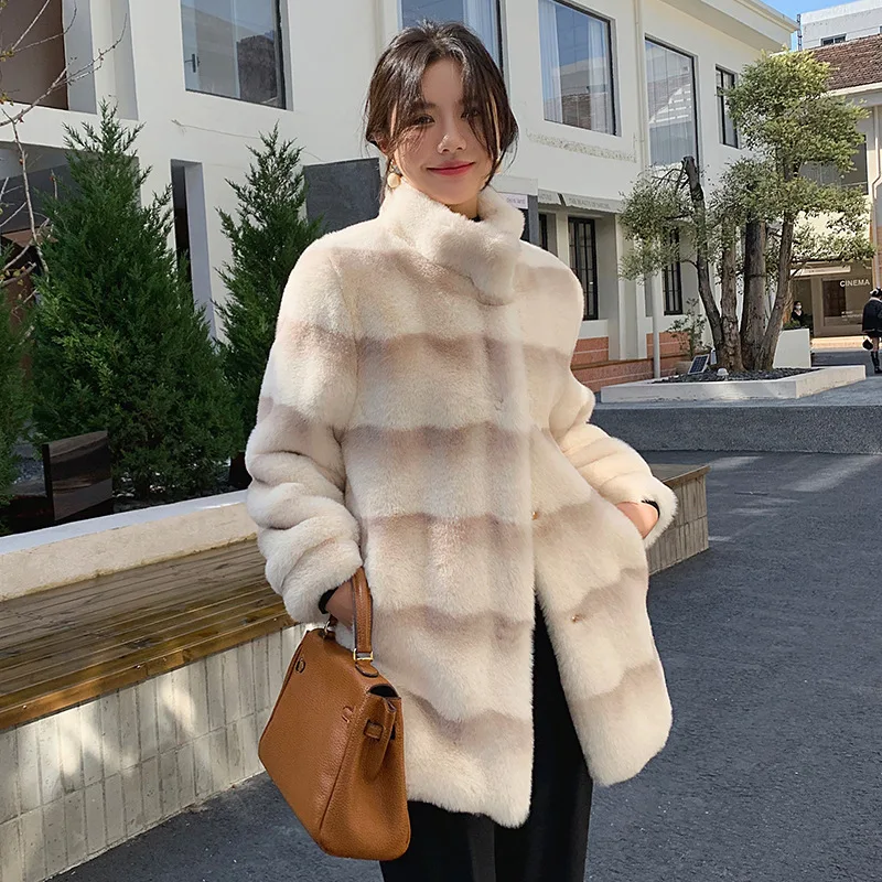 Fall/Winter 2023 Age-reducing Thickened Fur Coat Women Long-sleeved Mink Fur Collar Environmental Protection Coat Tide