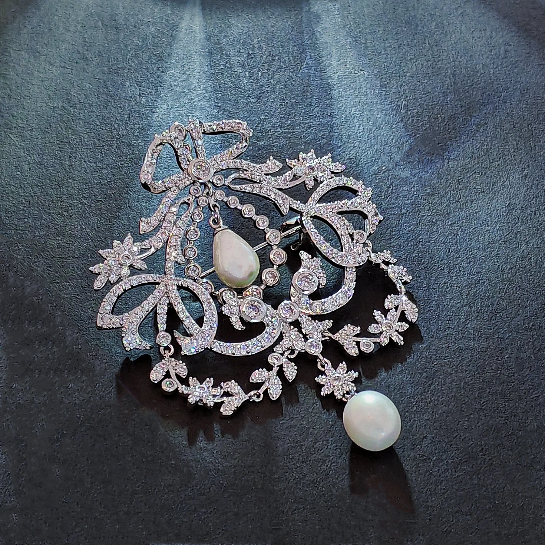 Retro Era Ribbon Foliate Link Chain Pearl Drop Brooch Wedding Accessory