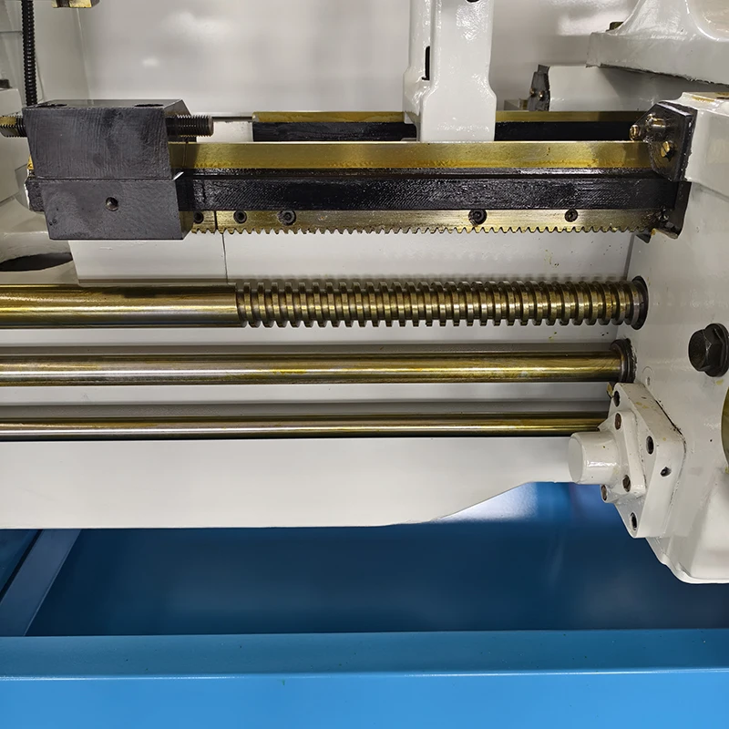 آلة مخرطة يدوية أفقية C6140 طول قطع المعادن يصل إلى 750 مللي متر 1000 مللي متر 2000 مللي متر أداة دقيقة لأشغال المعادن