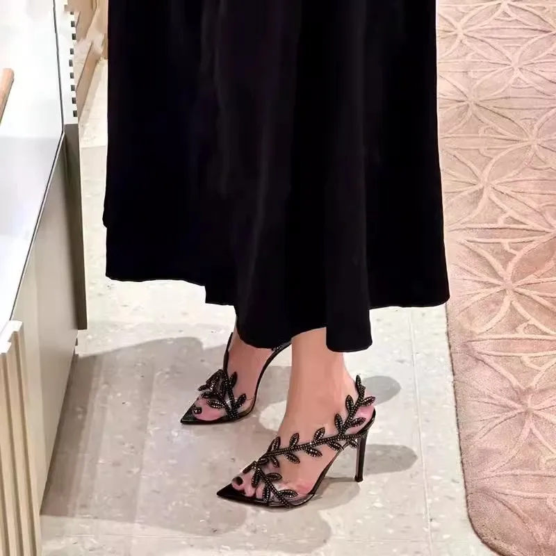 حجر الراين ورقة الديكور خنجر الصنادل المرأة مثير أشار تو شفافة بولي كلوريد الفينيل حزام عالية الكعب أحذية الحفلات الصيف