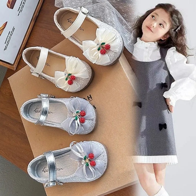 

Весенние детские туфли для девочек 2026 года: мягкая подошва, декор в виде вишневых бантиков и пайеток, кожаные туфли для праздничных нарядов