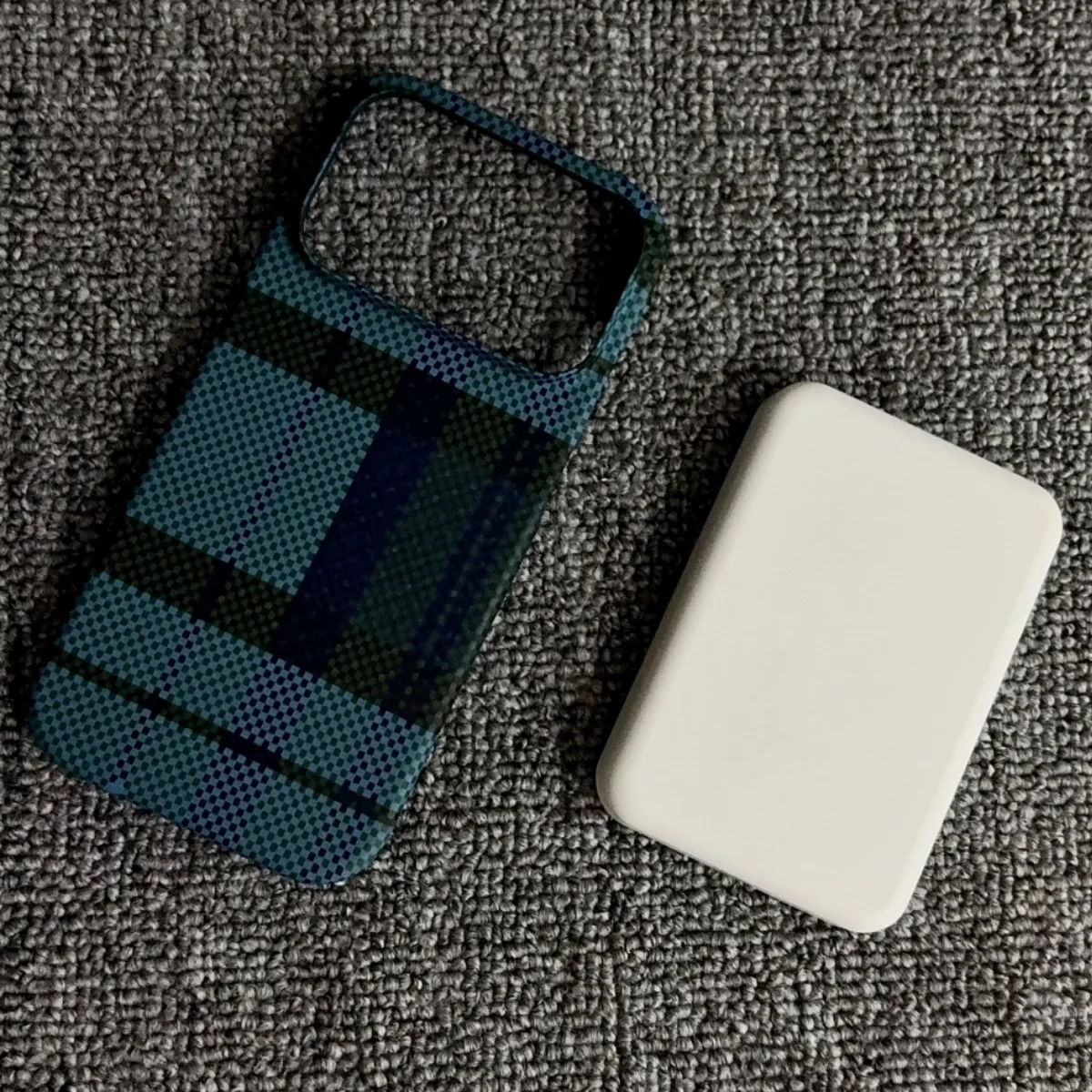 Carbon Fiber Plaid Pattern Frameless For Magsafe Phone Case For iPhone 17 16 15 14 13 12 Pro Max Magnetic Wireless Charge Cover