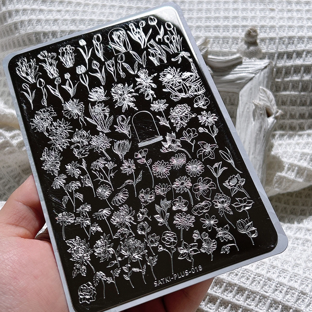 

Пластина для штамповки ногтей, стальная пластина для штамповки, благоприятная для начинающих, шаблон для украшения ногтей без покраски, шаблон для украшения ногтей с цветком тюльпана, штамповка гель-лак, форма для штамповки ногтей, прозрачная переносная с