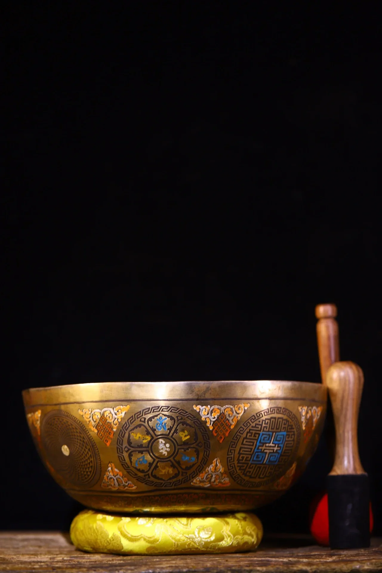 

12"Xizang Folk Old Bronze Painted Six Character Proverbs Sakyamuni Buddha Buddhist Music Bowl Amulet Worship Hall