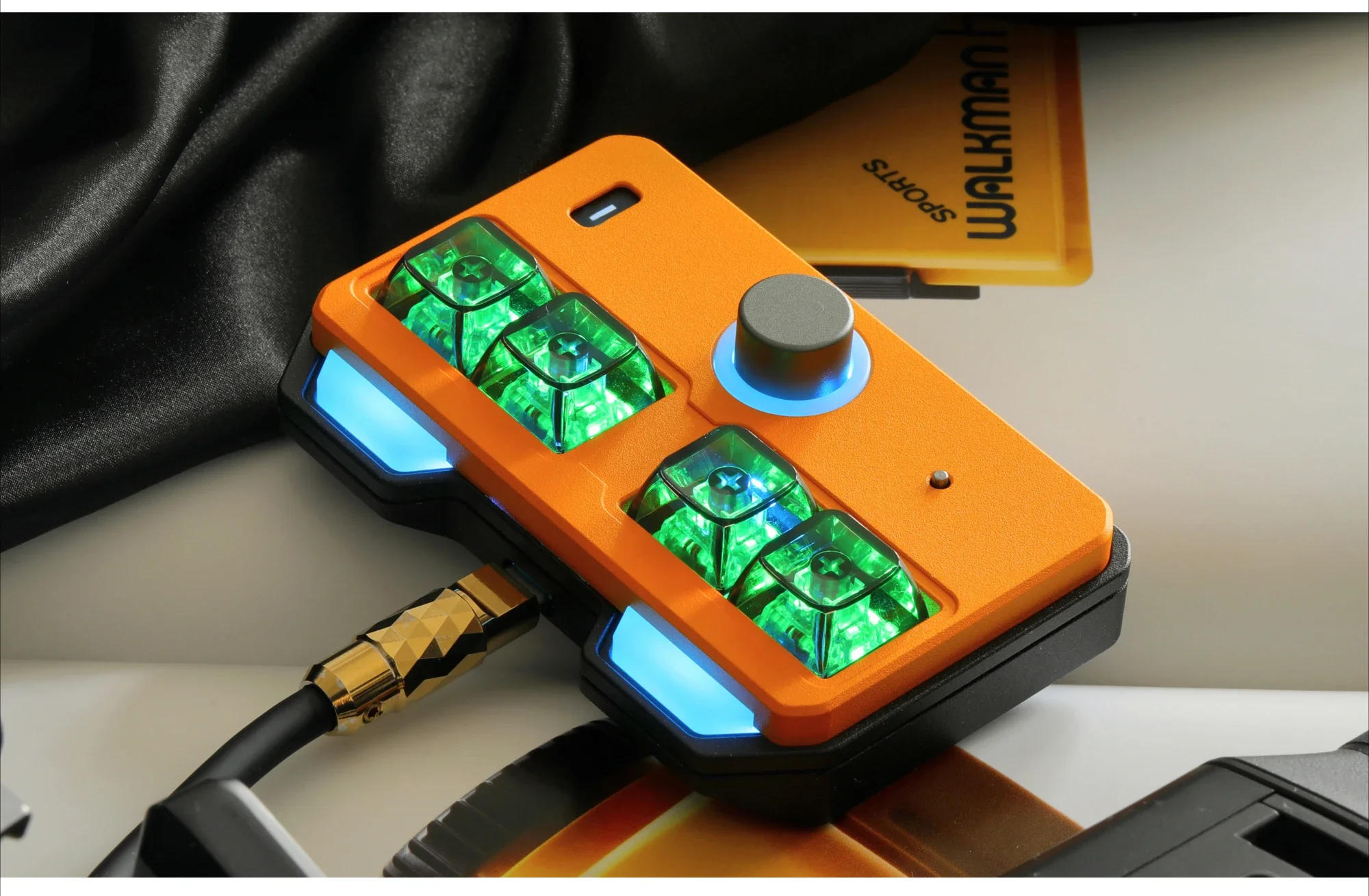 

Buzzer Solenoid Valve Keypad Aluminum Alloy Custom Mechanical Keyboard KB04-02