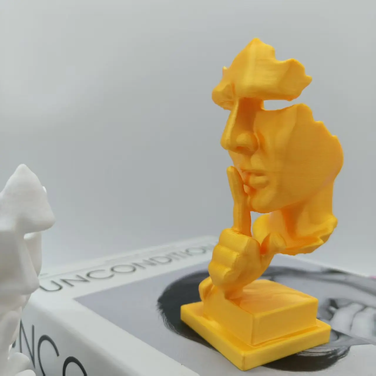 تمثال المفكر، الصمت هو تمثال فني تجريدي ذهبي، بلاستيك متين مطبوع ثلاثي الأبعاد، نحت منزلي بلاستيكي حديث، تصميم بسيط، زخرفة عالية الجودة، ديكور مكتب منزلي، هدية إبداعية لعيد الميلاد وعيد الفصح والهالوين #2