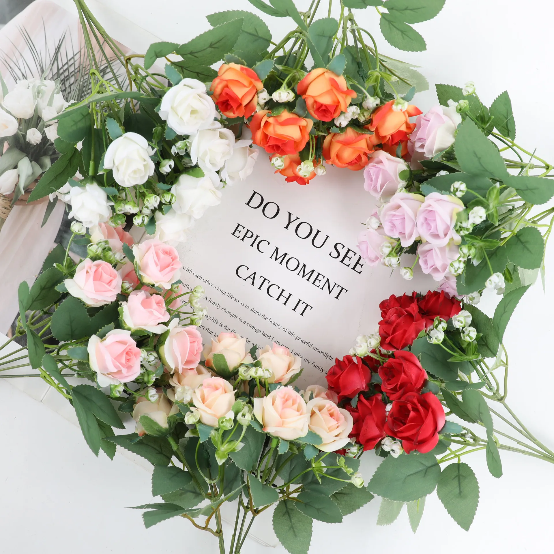 Simulation Blume Mini Rose Hochzeit Braut hält Blumenstrauß Wohnzimmer Blumenarrangement Dekoration allmähliche Veränderung Rose
