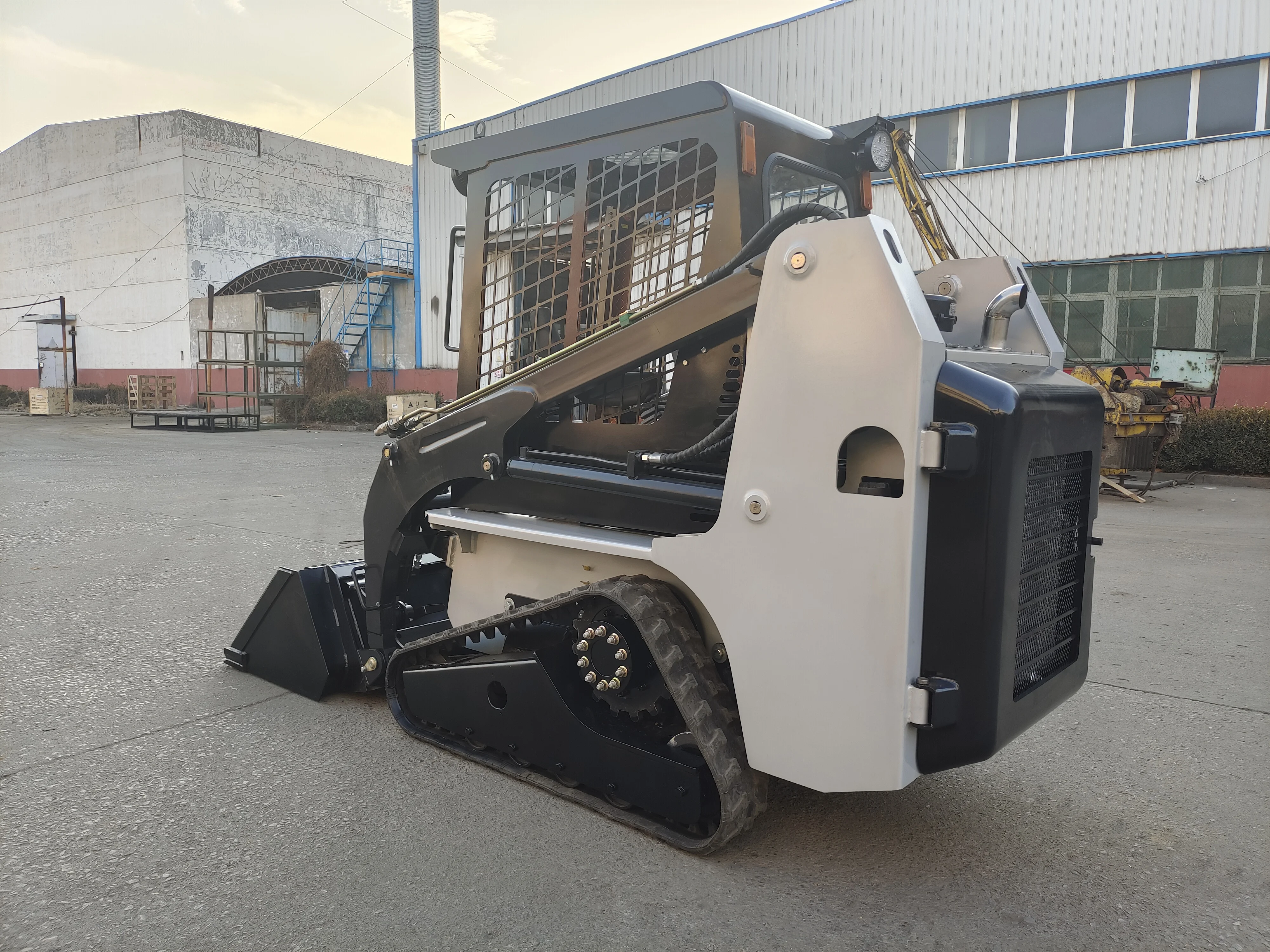 Afbeelding 4: Goedkope Mini Skid Steer Loader te koop, diesel aangedreven mini rupsbandlader met bak, crawlerlader