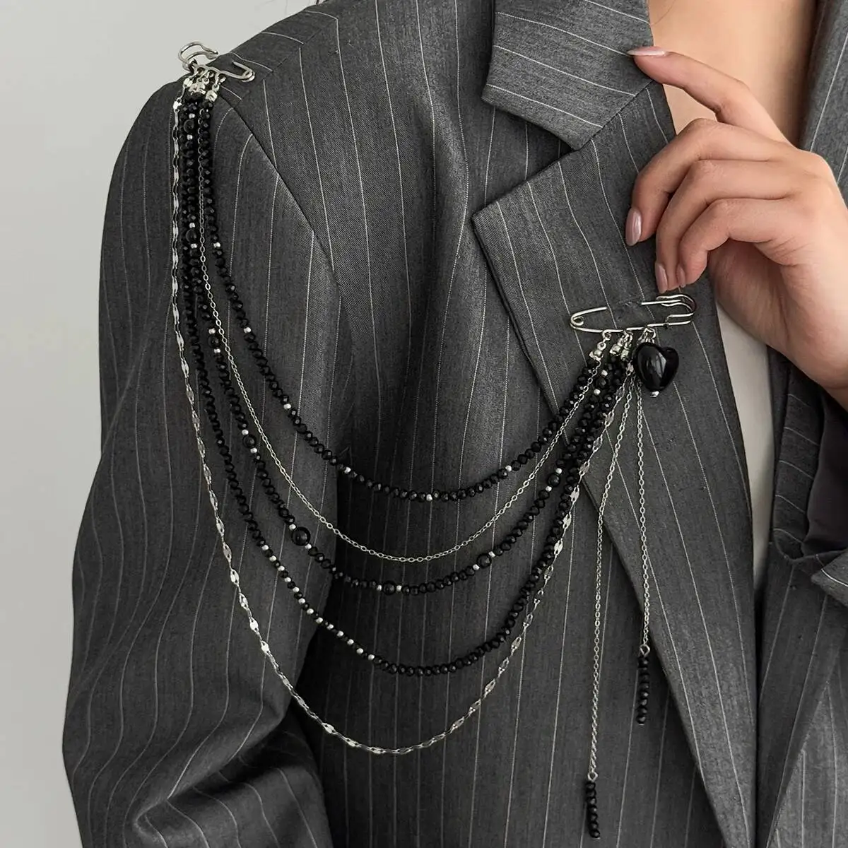 

Ingemark Unique Black Crystal Beads Long Brooches Women Vintage Multi-layer Copper Chain Shirt Collar Suit Clip Pin Accessories