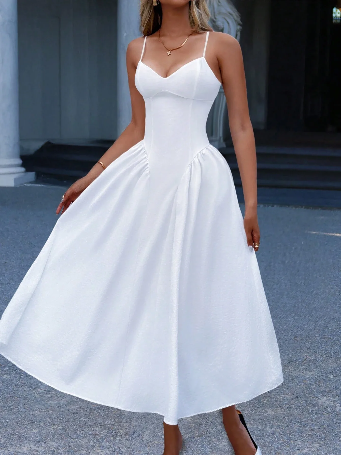 

Белое мини-платье без рукавов с открытыми плечами и перекрестным вырезом, элегантное, однотонное