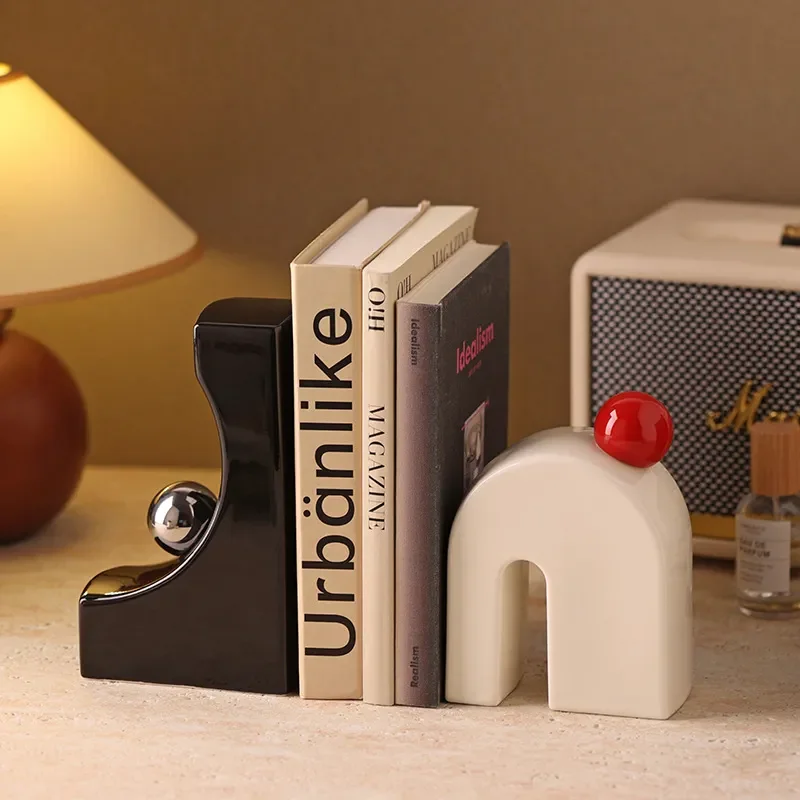 Luxury Art Bookends Niche Decorative Ornaments for Living Room Wine Cabinet TV Stand Shelf Decoration High End Home Accents