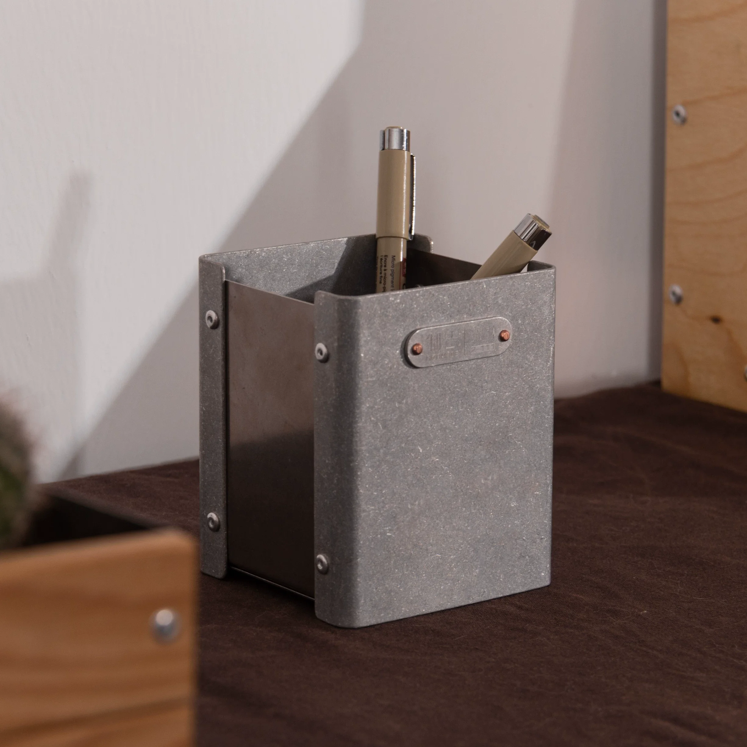 Aluminum & Stainless Steel Durable Retro Stationery Minimalist Design for Home & Commercial Use