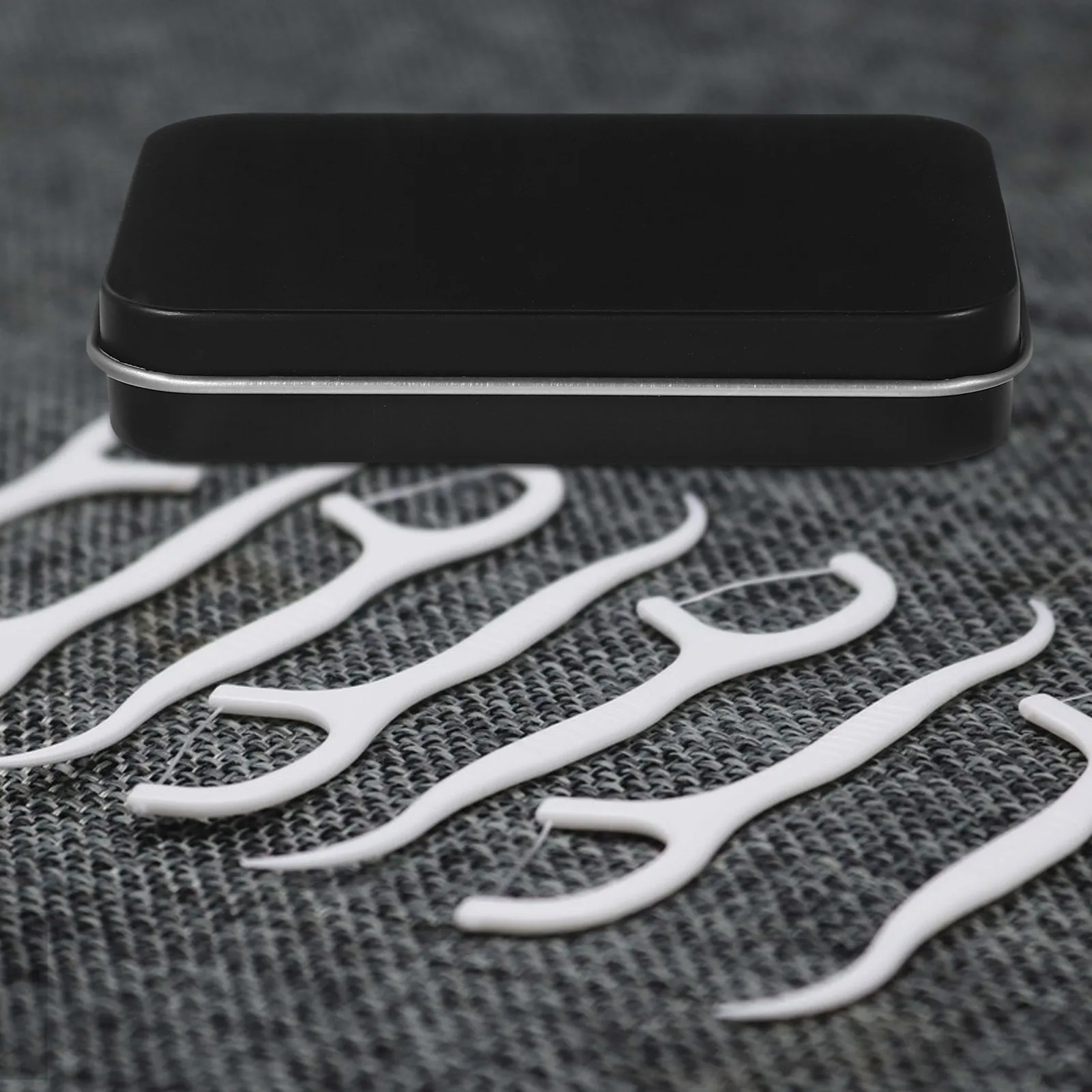 

2Pcs Refillable Floss Case Small Rectangular Tin Box with Lid Portable Dispenser for Outdoor Activities Toothpick
