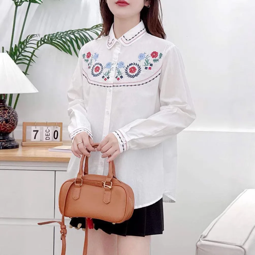 Japanische Süße Mori Mädchen Floral Stickerei Baumwolle Shirts Frauen Frühling Drehen Unten Kragen Langarm Casual Lose Bluse Tops