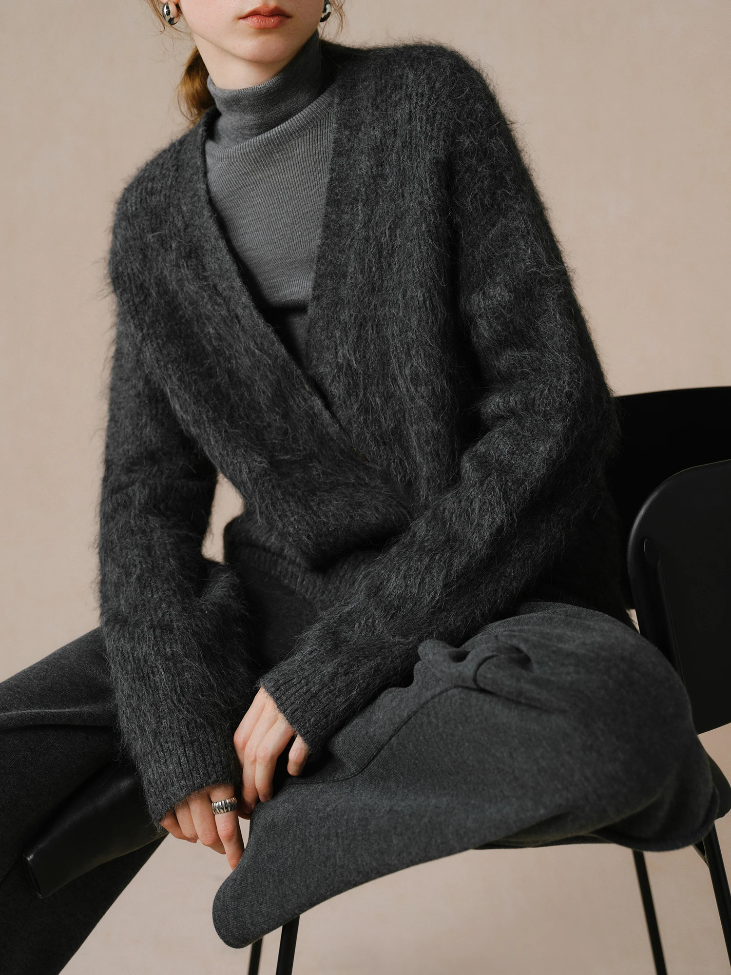 FSLE 54,6% cárdigan de punto con cuello en V de Alpaca para mujer 2024 invierno nuevo diseño suéter elegante cálido abrigo Casual de dos colores 24FS14308