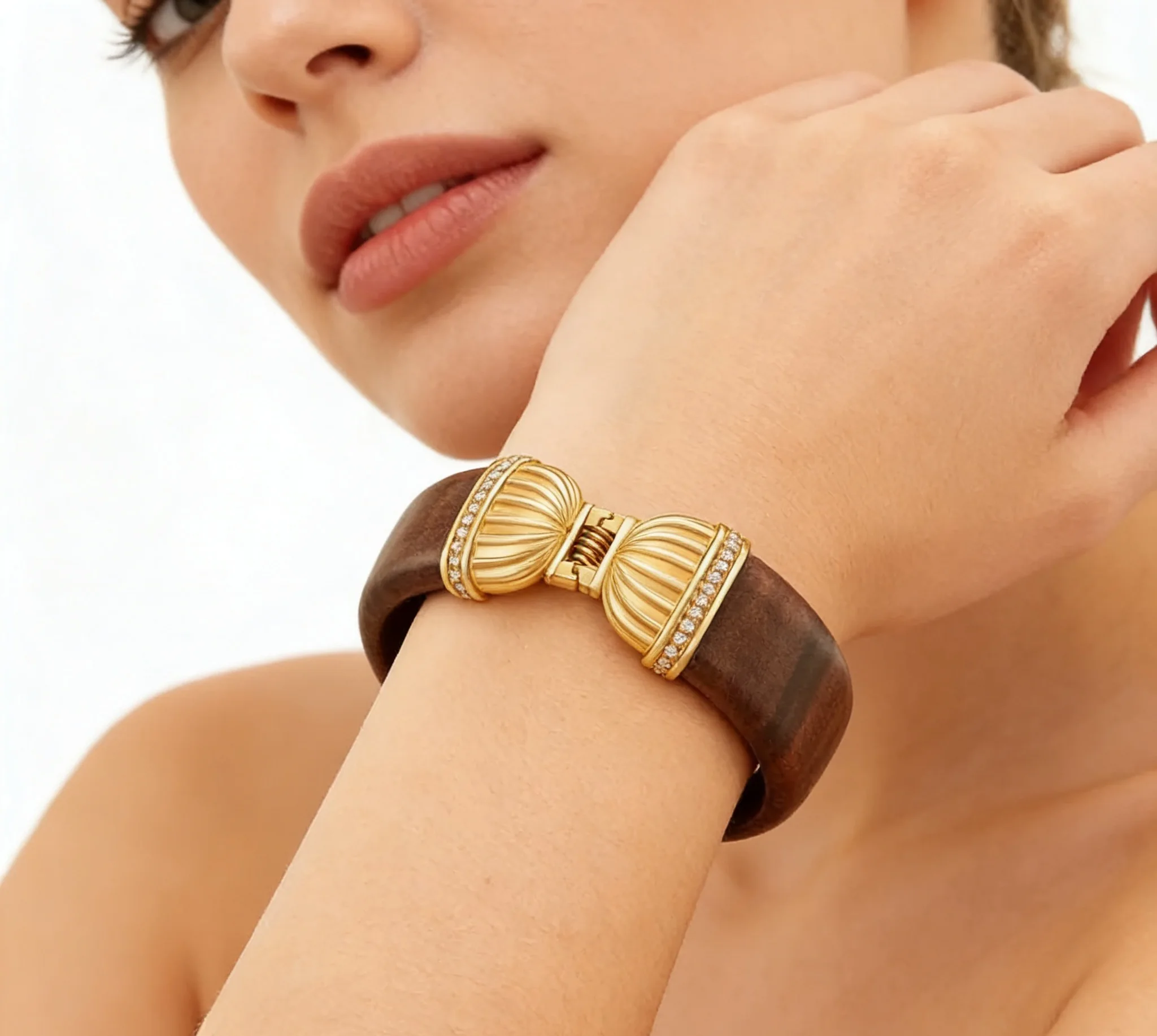 

2026 fashion classic European and American retro wooden open bracelet, luxurious and high-end fashion banquet gift