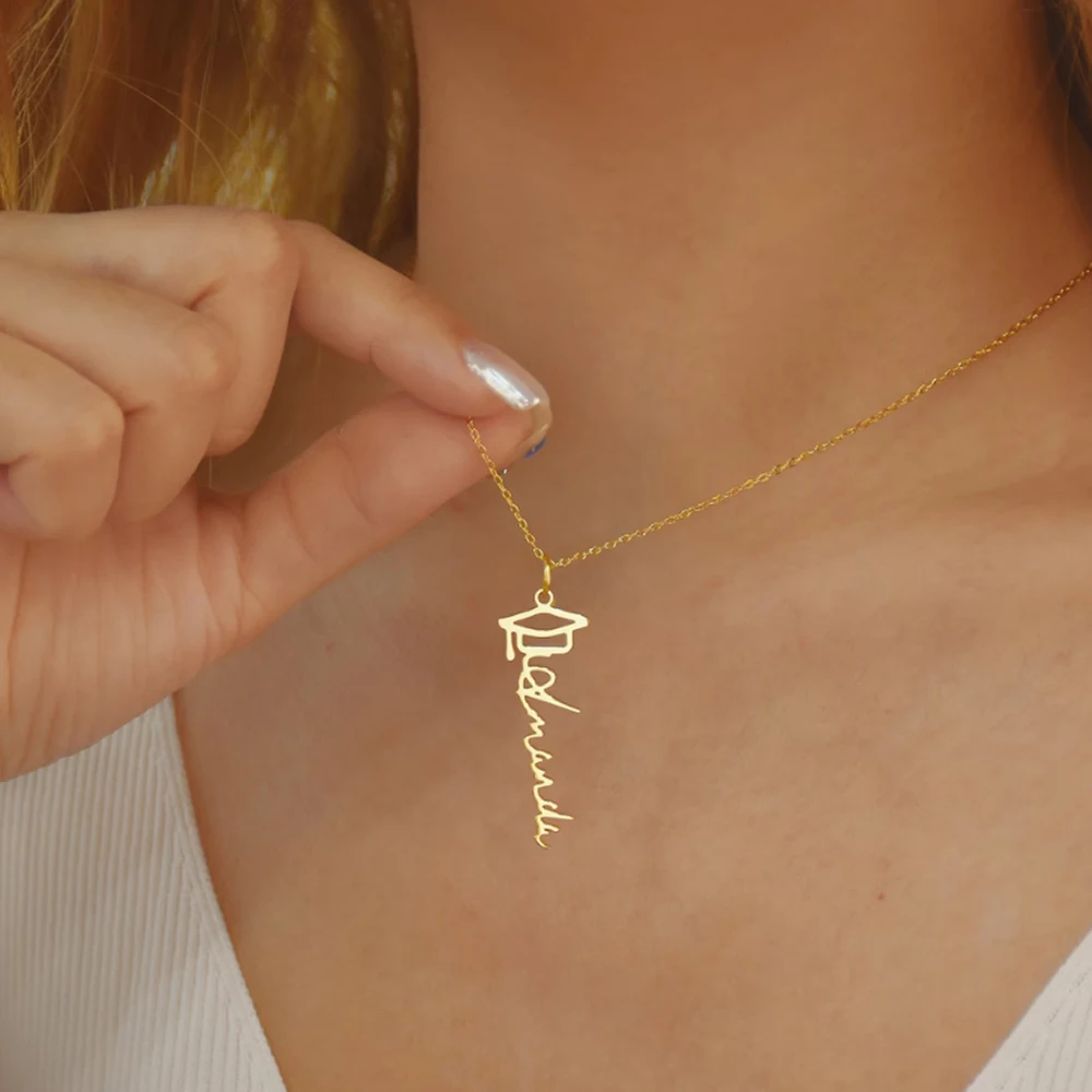 Customized Name Necklace Designed for Her Personalized Necklace, Female Graduation Jewelry, 2024 Bachelor's Hat Necklace