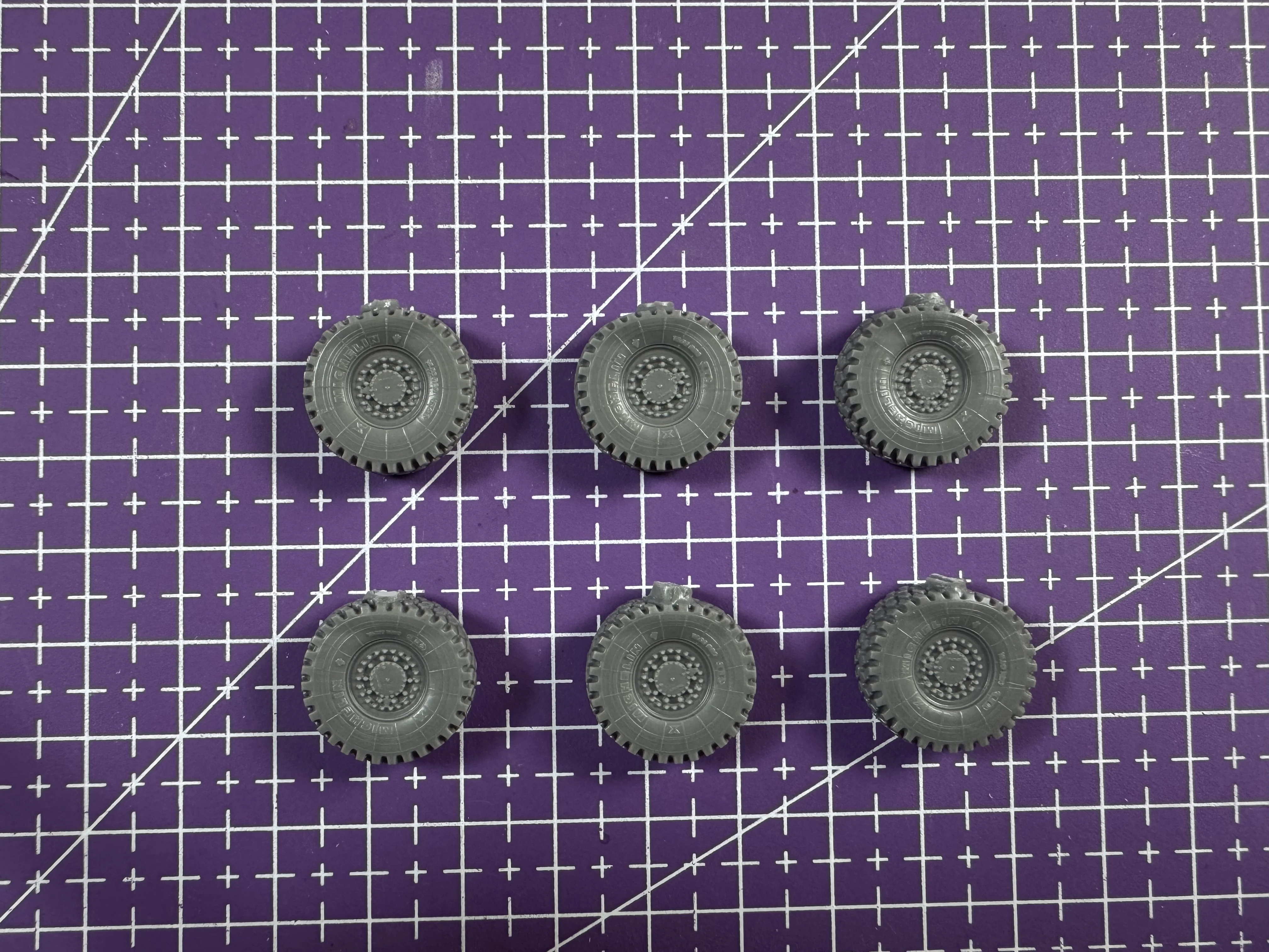 

1: 35 Die Casting Resin Model Assembly Kit, GK， Resin Wheels, Unpainted, Need To Be Assembled (Typhoon K Armored Vehicle)