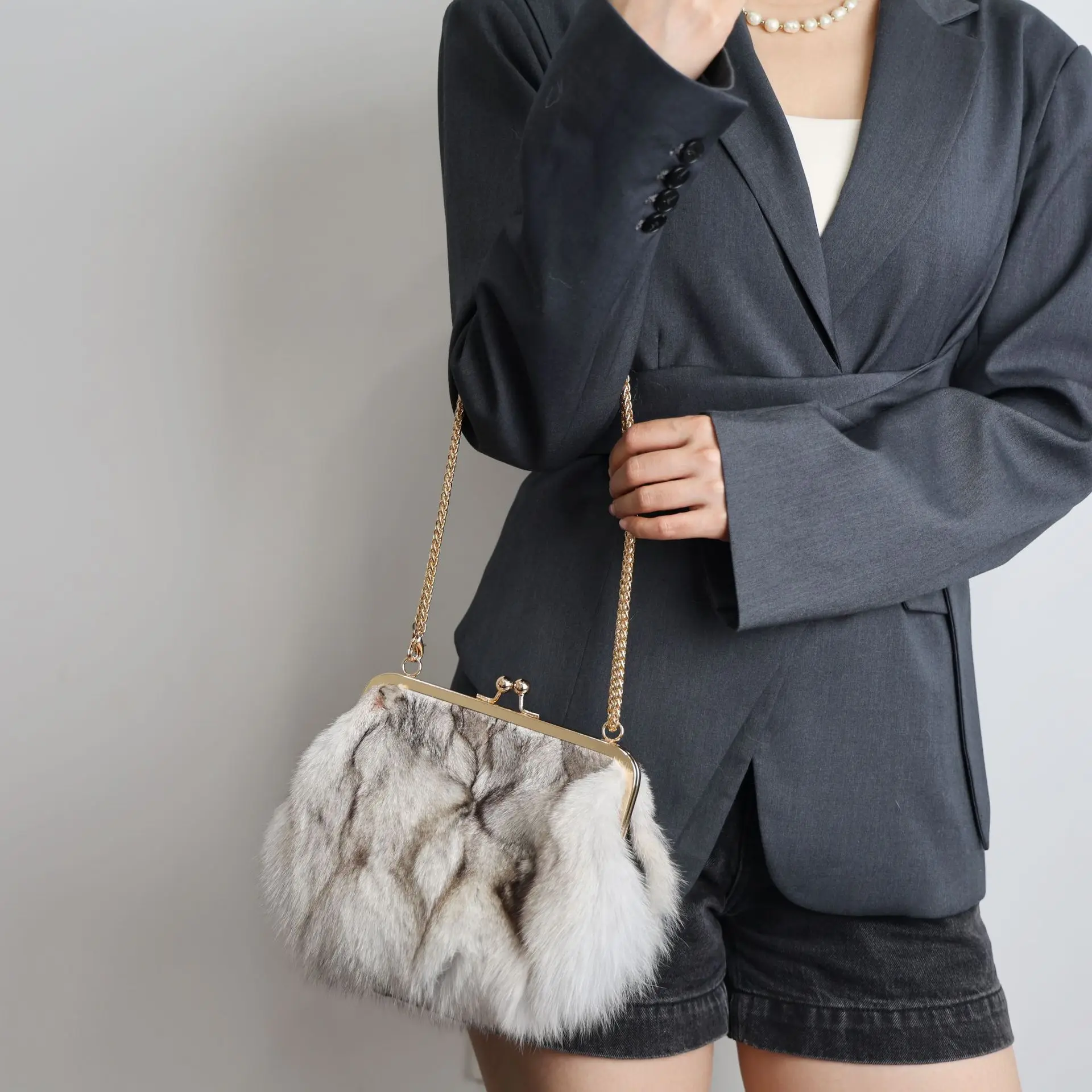Luxury Real Fox Fur Clutch Bag Small Soft Fluffy Cloud Chain Shoulder Handbag Women Evening Party Purse Luxury Designer 2026