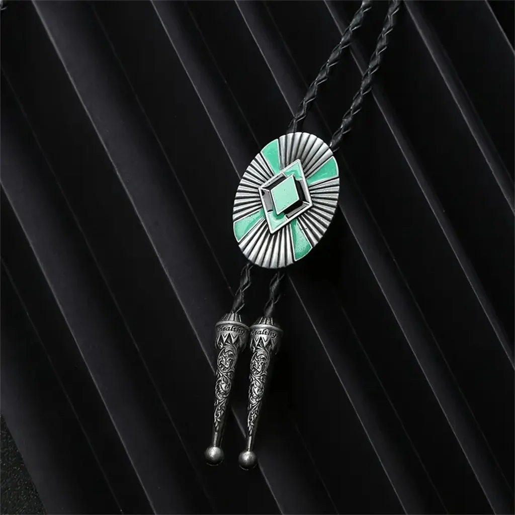 Carte Totem bolo tie