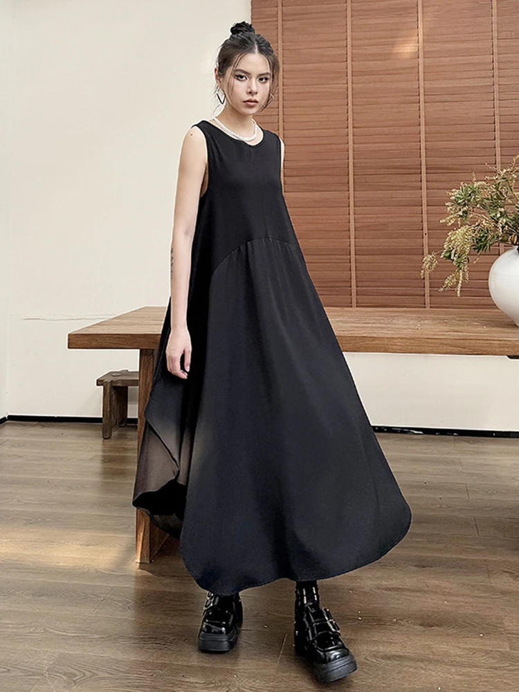 [EAM] Women Black Brief Irregular Big Size Casual Dress New Round Neck Sleeveless Fashion Tide Spring Summer 2024 1DH5248