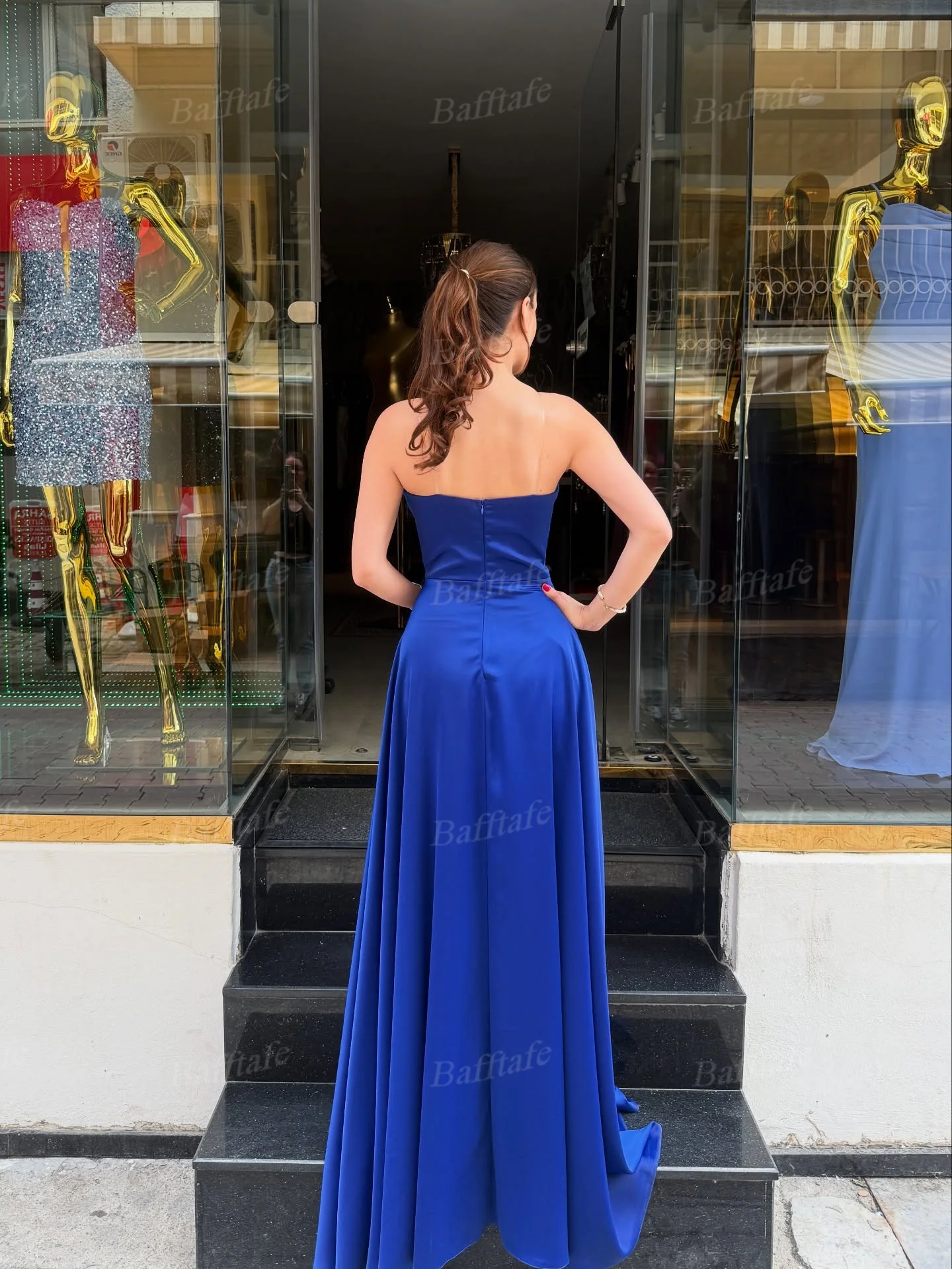 Bafftafe Królewsko Niebieskie Sukienki na Bal Studniówkowy, Linia A, Satyna, Rozcięcie, Proste Suknie Wieczorowe, Tren Sweep, Formalne Stroje na Przyjęcie Urodzinowe 2025