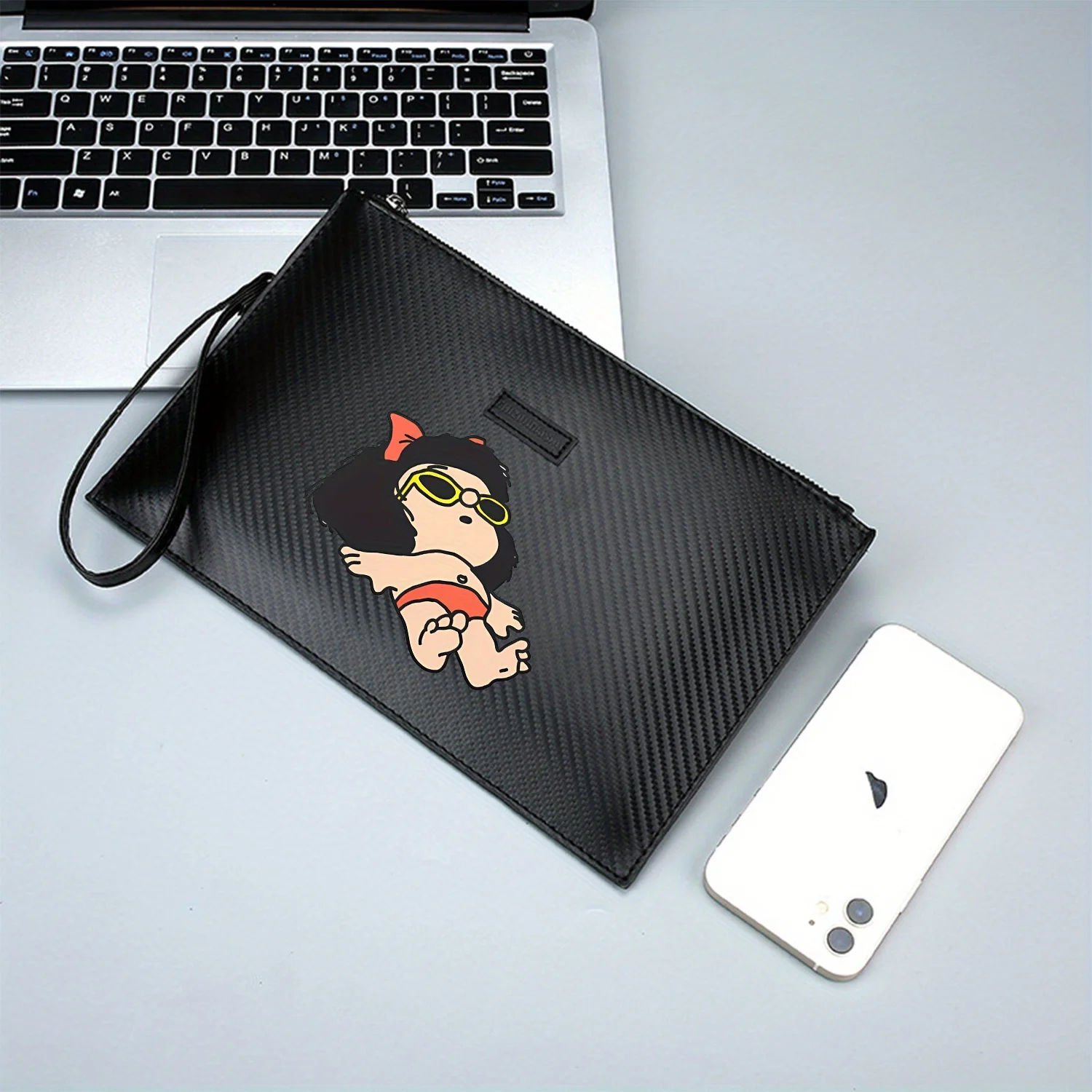 فتاة في ملابس السباحة، النظارات الشمسية، حقيبة يد رجالية PU أنيقة ومطبوعة مريحة، عصرية وعملية للحمل اليومي #2