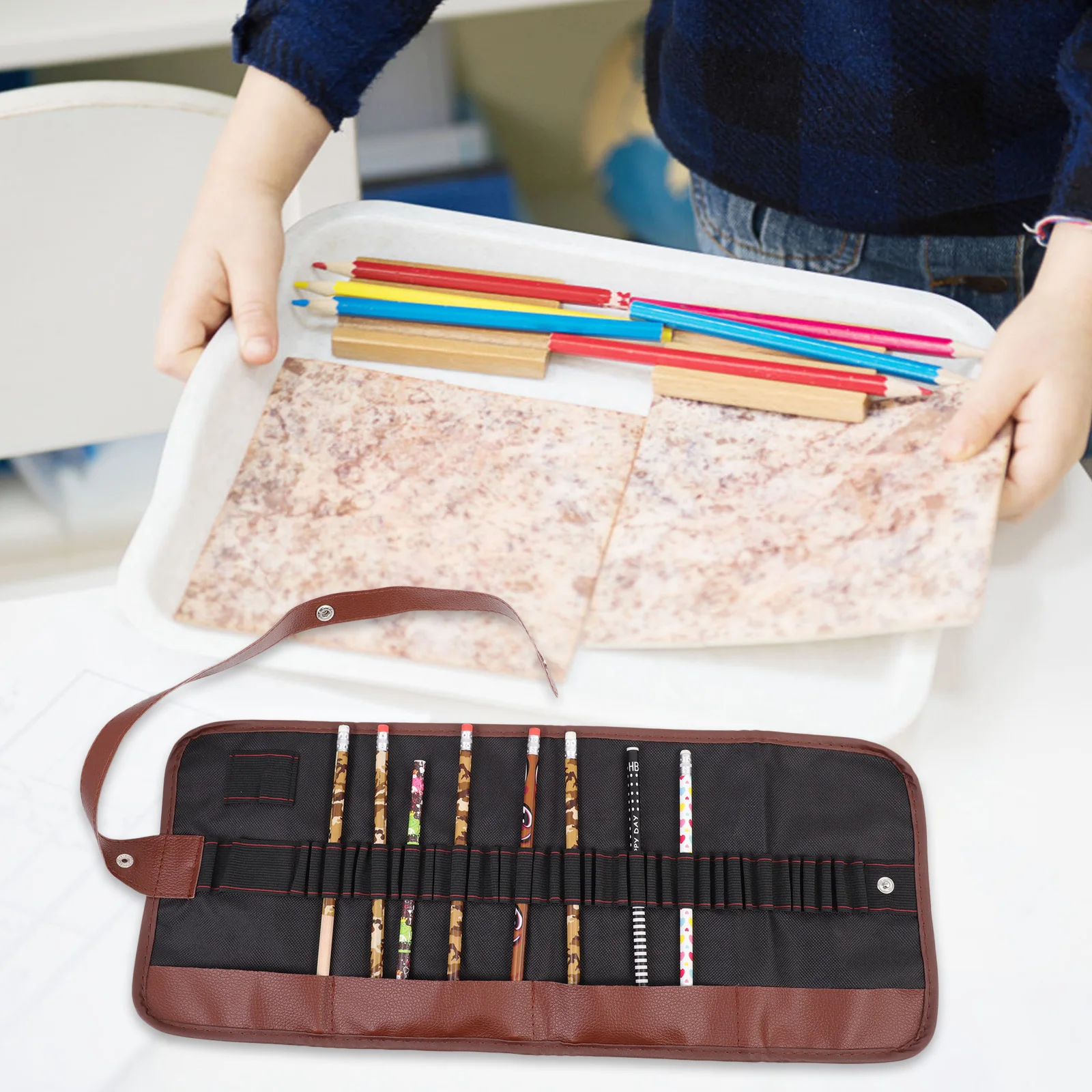 2 قطعة مقلمة من القماش باللون الأسود والبني مع مقصورات للممحاة ومبراة وحقيبة أقلام رسم فنية