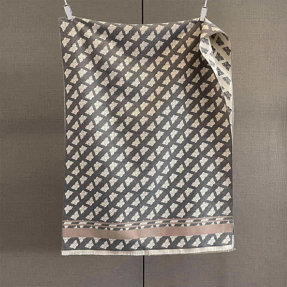 

Autumn Winter New Vintage Fashion Versatile Warm Cashmere Thickened Warm Scarf Windproof Shawl Women Luxury High-Quality Wrap