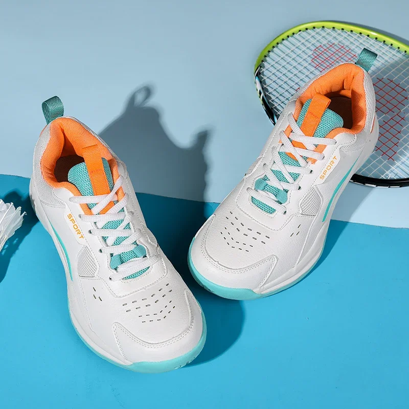 

Пара противоскользящих тренировочных кроссовок, легкие теннисные туфли, волейбольная спортивная обувь, профессиональная мужская и женская кожаная обувь для бадминтона