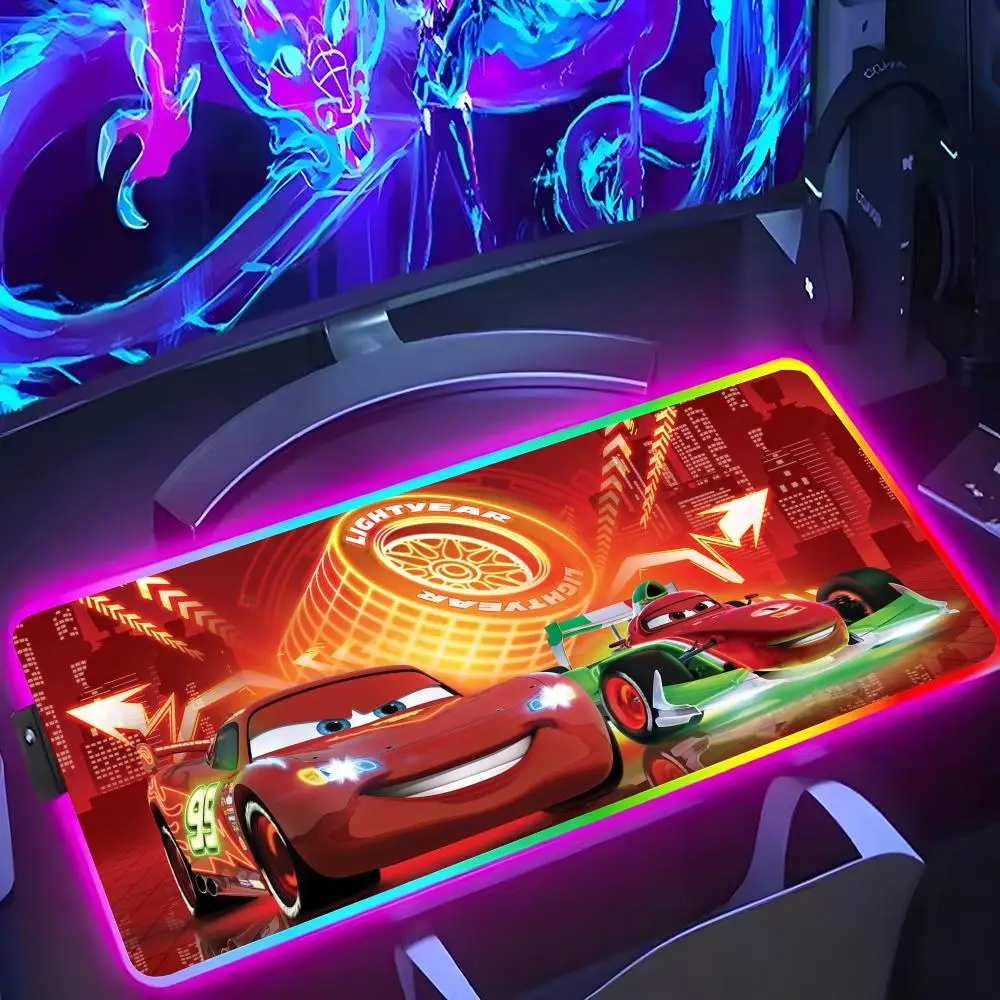 

Коврик для мыши в стиле аниме Lightning McQueen 95, RGB светящийся, 900X400 мм, большой настольный коврик, нескользящий, очень большой игровой офисный коврик для мыши