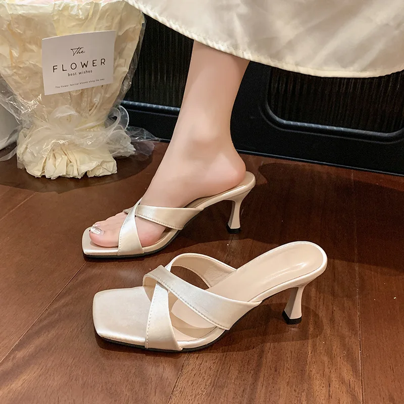 

Женские сандалии на высоком каблуке с квадратным носком и перекрестными ремешками, модные уличные замшевые тапочки с квадратным носком