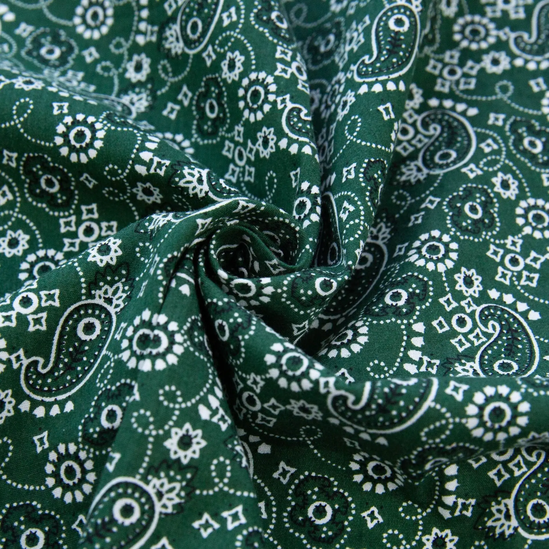 カラフルなプリント100%コットン生地 - 軽量で洗濯可能、キルティング、アパレル、ホームデコレーションに