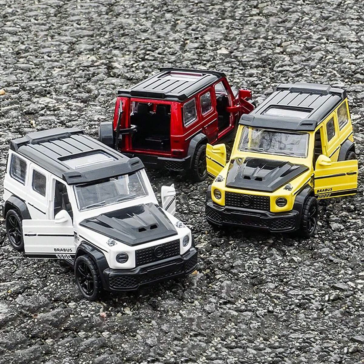 1-32 Scale Cast Realistic Alloy Toy Car Door Opens Pullback Driving Feature Collectible Model Vehicle Toy for Kids