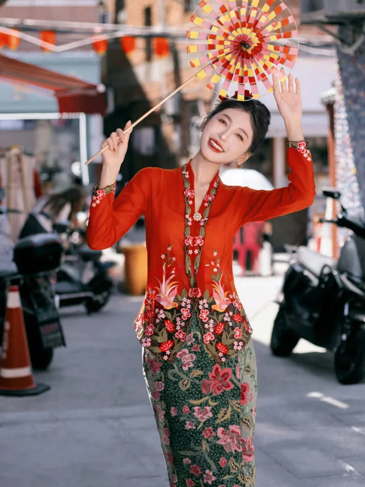 

New Traditional Women's Floral Hairpin Ethnic Style Photography Costume Small Yunnan Ethnic Wind Portrait Clothes