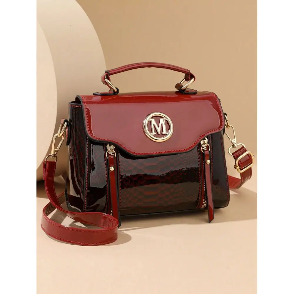 

Fashion Patent Leather Crocodile Print Bag M, Adjustable Wide Strap, Lightweight Shoulder Bag, Versatile For Daily Commute, Tra
