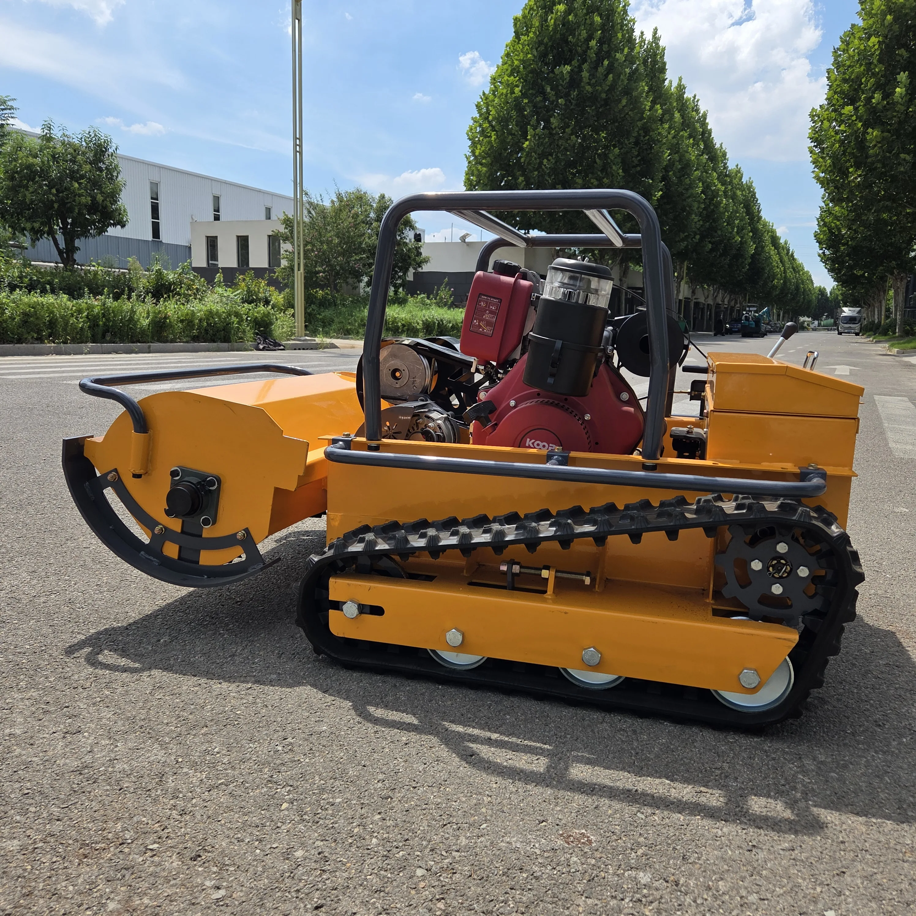 800mm high power diesel flail mower for home garden, four-stroke cordless, 24V industrial grade remote control design, suitable