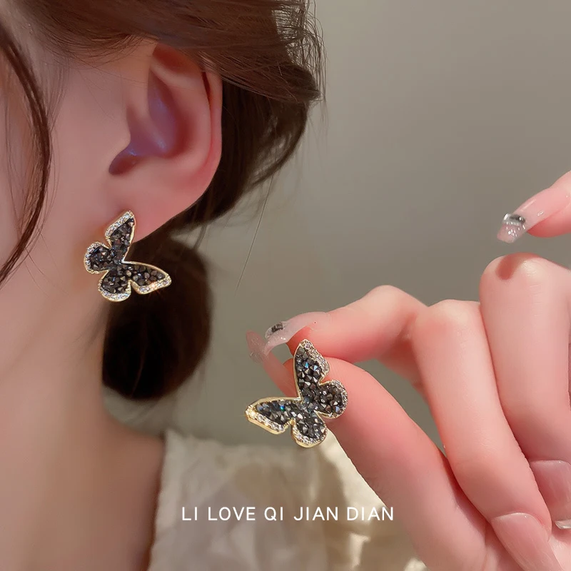 Senior Sense Of Light Luxury Retro Butterfly Earrings 2023 New Tide Ear Studs Female Niche Design Cold Sex Wind Earrings