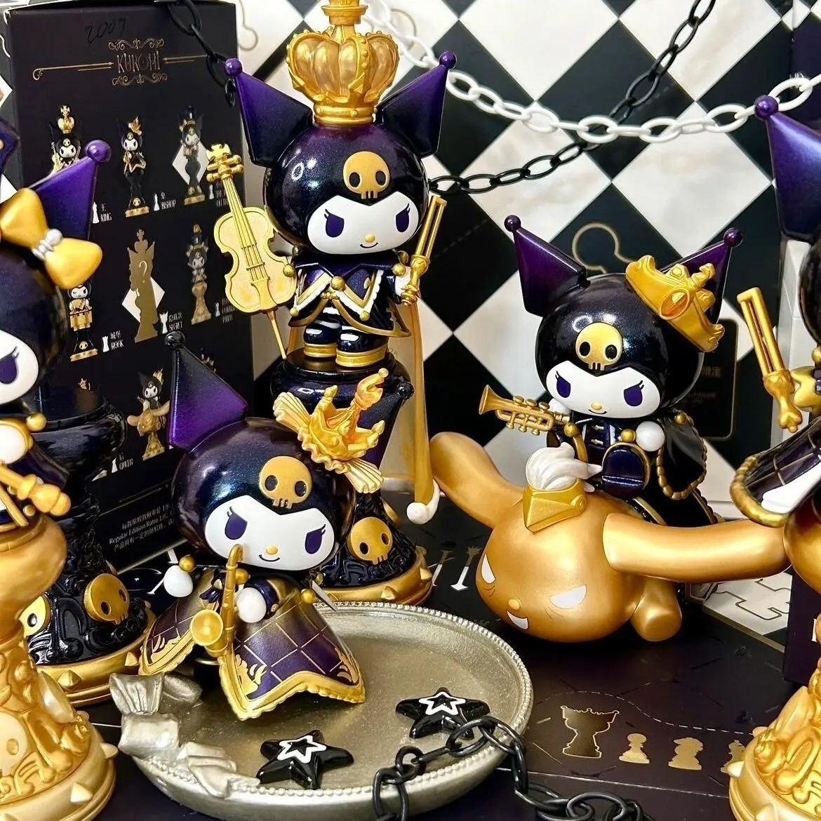 Figure anime originali Sanrio Scatola cieca Serie Kuromi Bambole degli scacchi Kuromi Scatola misteriosa Ornamenti per la stanza carini Regalo di Natale per ragazze