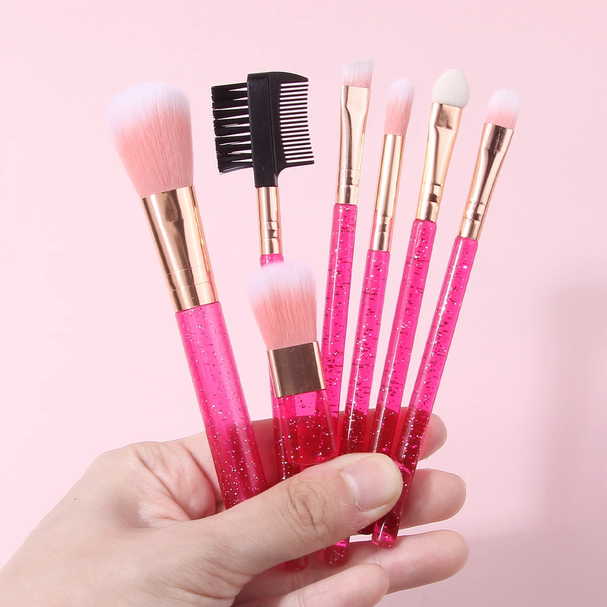 Set di 9 pennelli per trucco squisiti: pennello per cipria, pennello per ombretto, pennello per ciglia, pennello per kit trucco e applicatore in morbida spugna piccola.