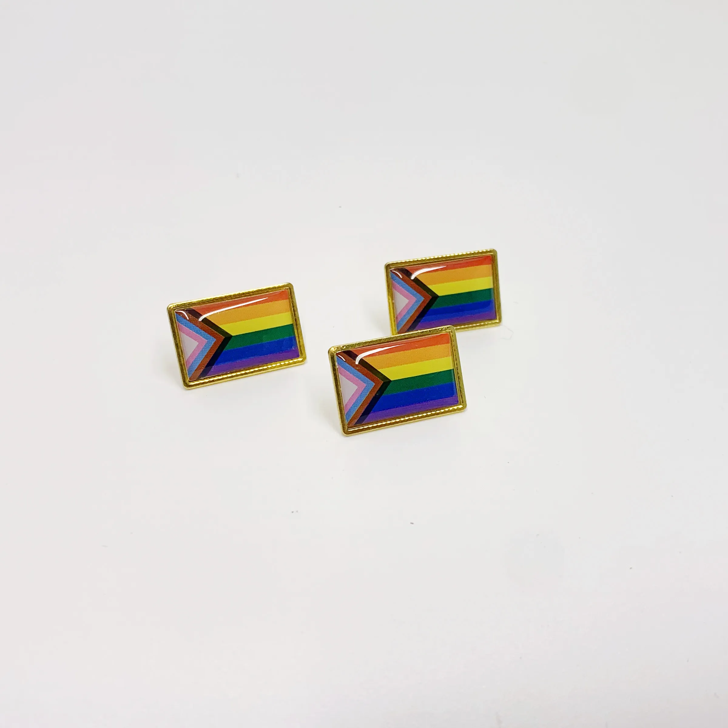 100 قطعة معدنية مثلي الجنس مستطيلة التقدم فخر دبوس قوس قزح مثلي الجنس العلم LGBTQ شامل التقدمي دبابيس التلبيب للملابس على ظهره