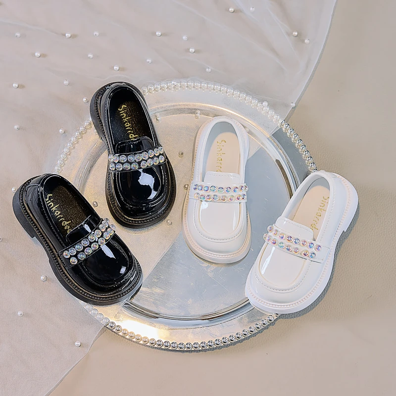 

Girls Performance Shoes Black White Glossy Kids Leather Shoes Pu Soft Sole 2025 Brand New Children Princess Flats Sweet Slip-on