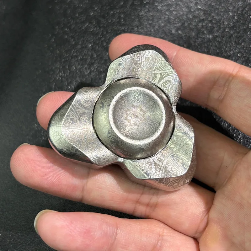 EDC Peacock Feather Fidget Toy Stainless Steel Hand Spinner ADHD Tool Desktop Stress Relieving and Relaxing Fidget Spinner Toys